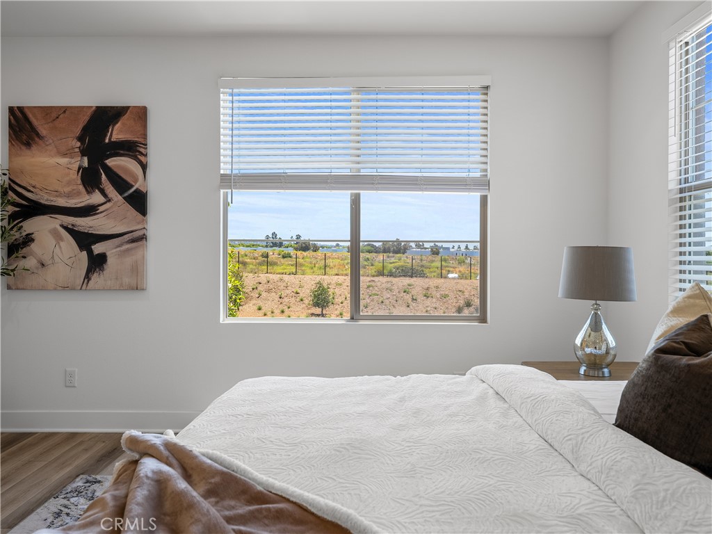 191 Lynx Irvine, CA 92618 - Photo 18 of 26 a bedroom with a bed and a window