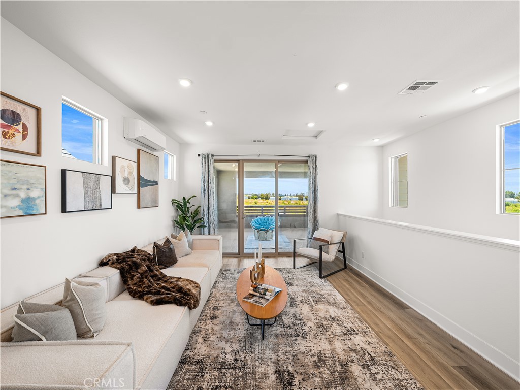191 Lynx Irvine, CA 92618 - Photo 21 of 26 a living room with furniture and a window