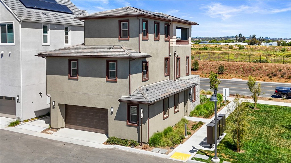 191 Lynx Irvine, CA 92618 - Photo 3 of 26 a house with a outdoor space
