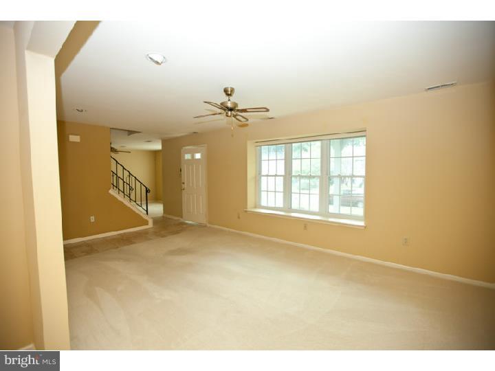 5 Aspen Road Sicklerville, NJ 08081 - Photo 2 of 17 Living Room