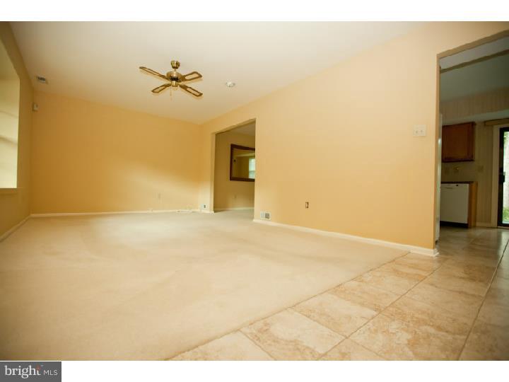5 Aspen Road Sicklerville, NJ 08081 - Photo 3 of 17 Living Room