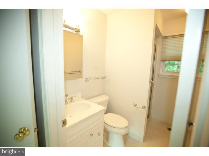 5 Aspen Road Sicklerville, NJ 08081 - Photo 10 of 17 Master Bathroom