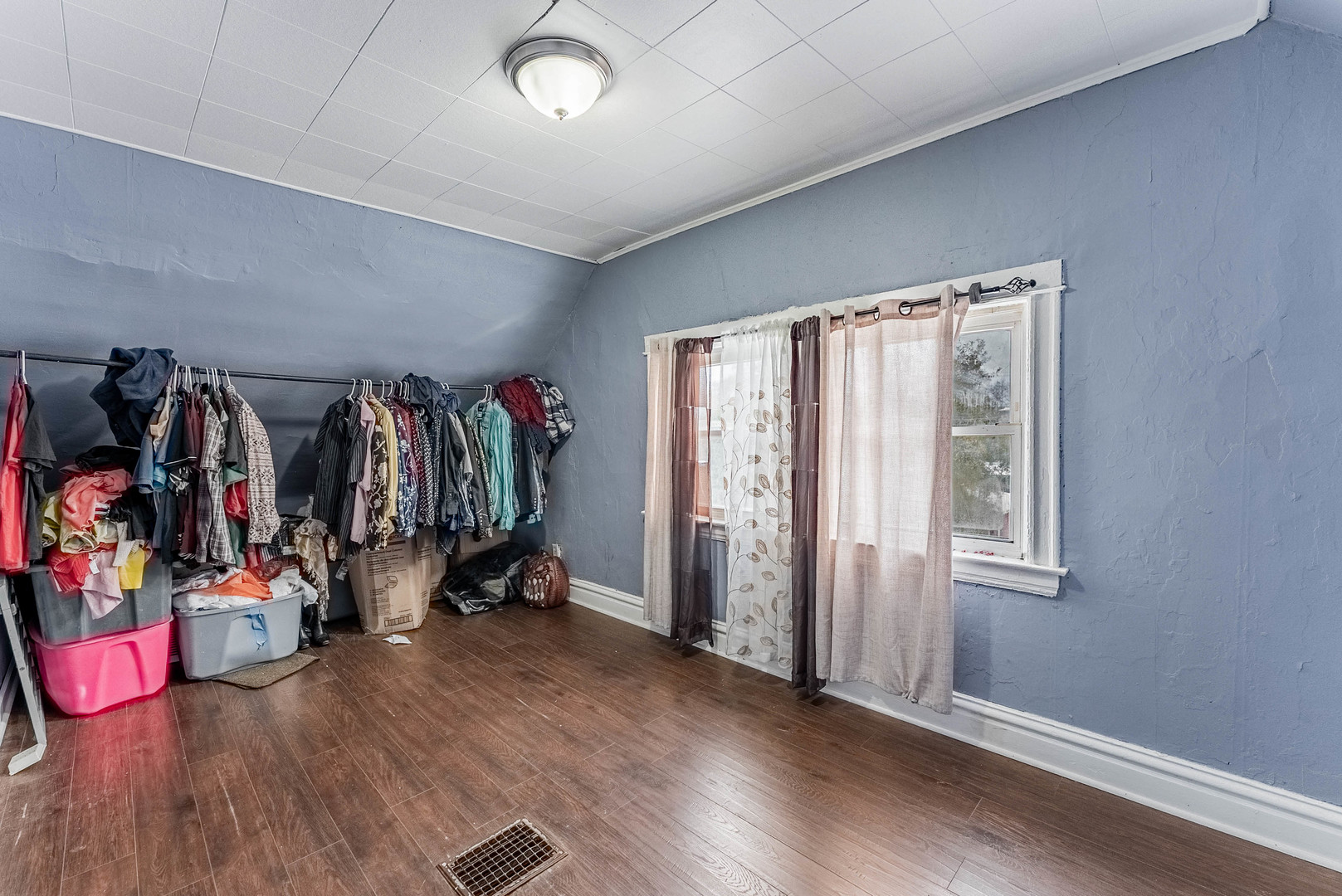 6933 South Michigan Avenue Chicago, IL 60637 - Photo 15 of 29 a view of a room with gym equipment