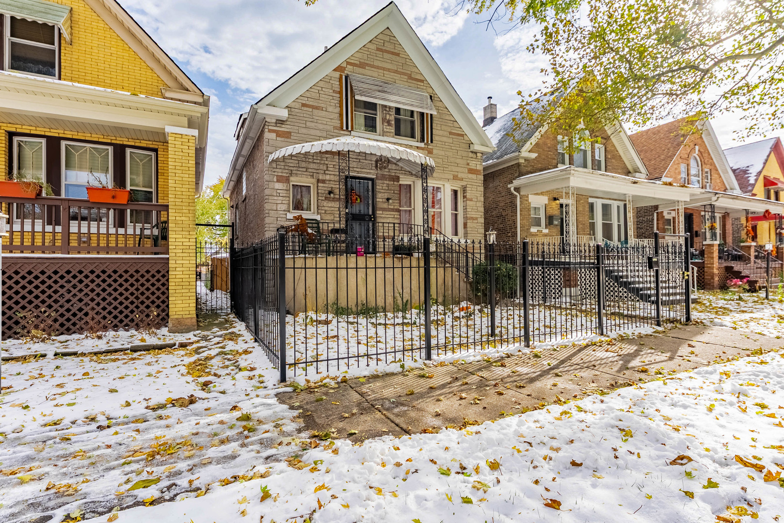 6933 South Michigan Avenue Chicago, IL 60637 - Photo 2 of 29 a front view of a house with a balcony