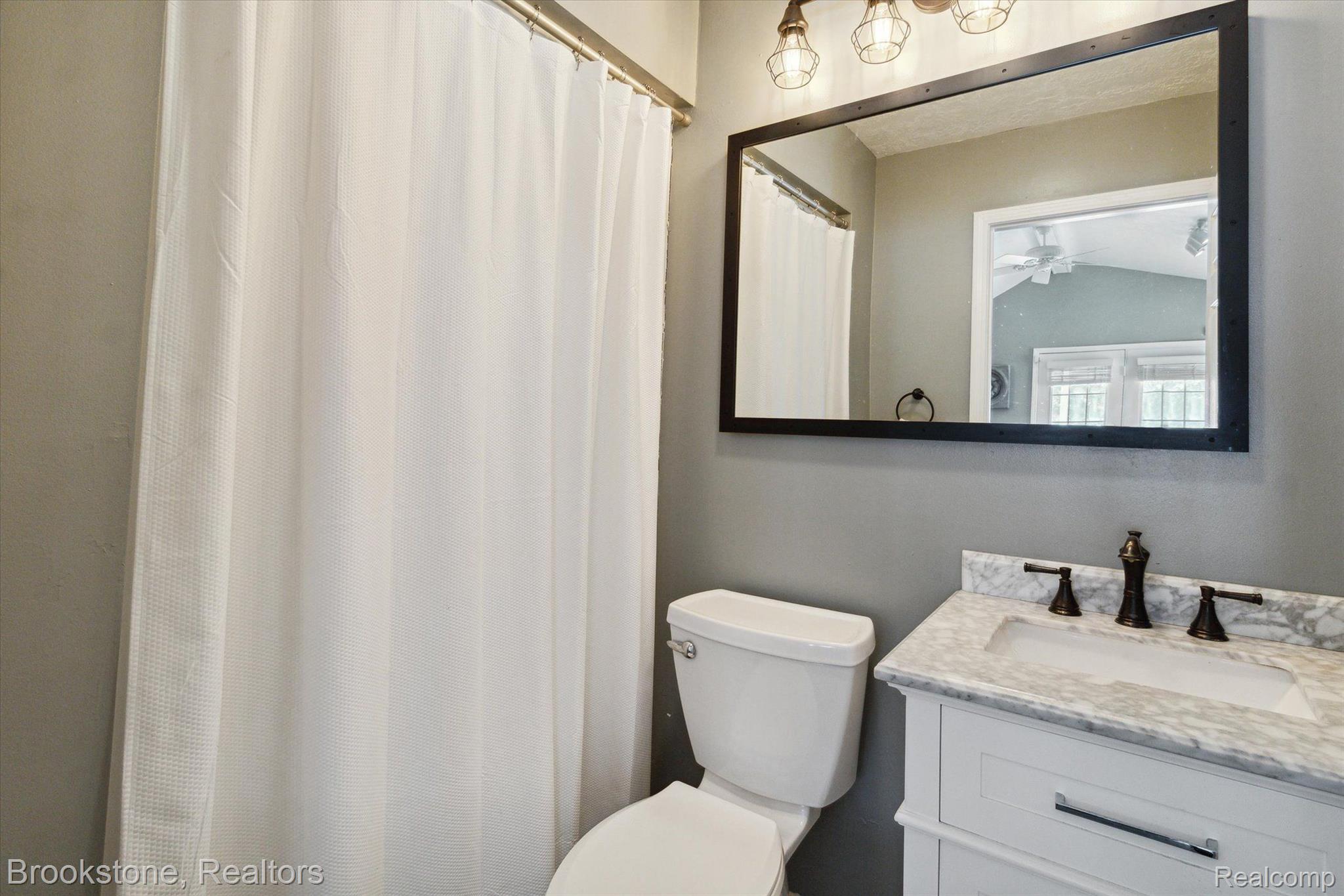 4312 North Irish Road Davison, MI 48423 - Photo 48 of 95 Main level full bath
