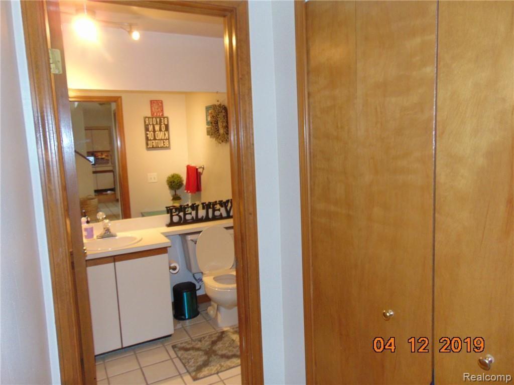 2022 Oak Leaf Court North Rochester, MI 48309 - Photo 8 of 17