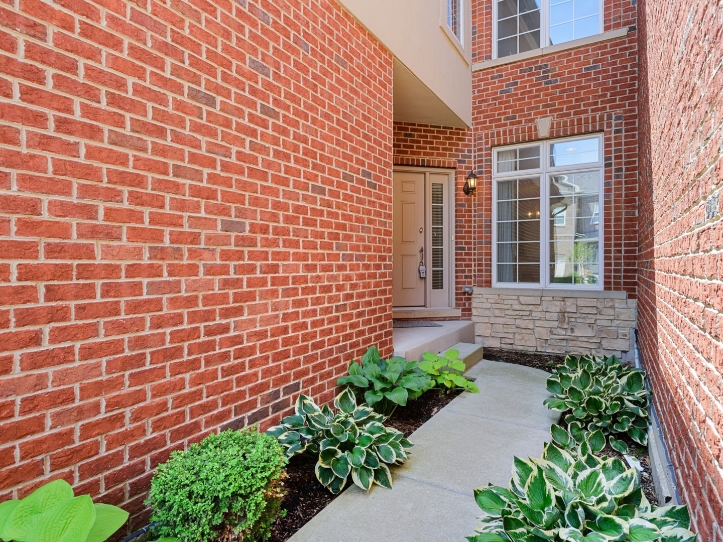 146 Paxton Road Bloomingdale, IL 60108 - Photo 2 of 20