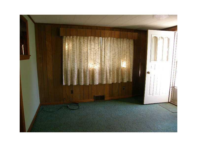 3 Washington Street Millinocket, ME 04462 - Photo 12 of 21 Living Room.
