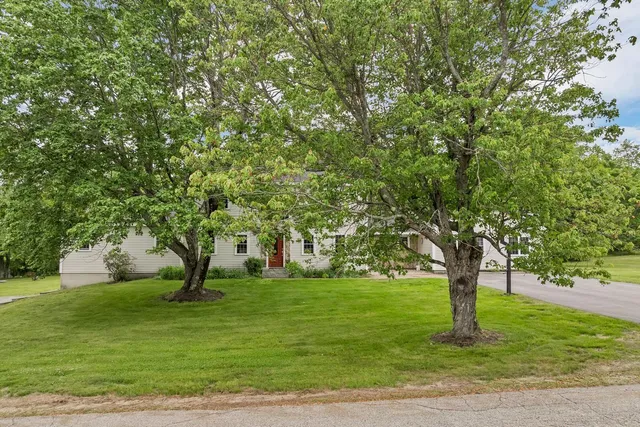 $629,900 | 26 Hilltop Drive, Wakefield, NH 03872