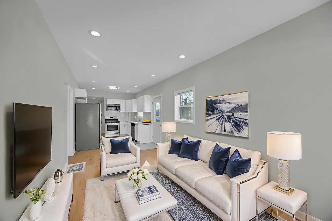 629 East 154th Street Phoenix, IL 60426 - Photo 2 of 19