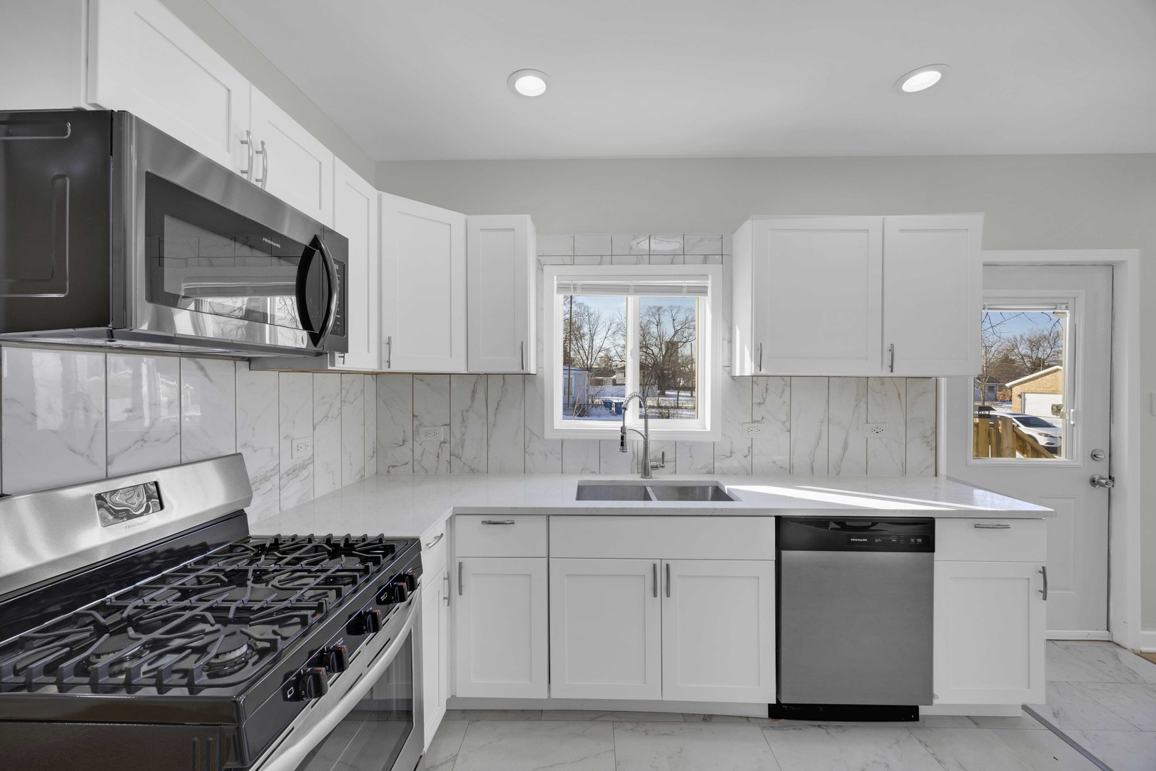 629 East 154th Street Phoenix, IL 60426 - Photo 5 of 19