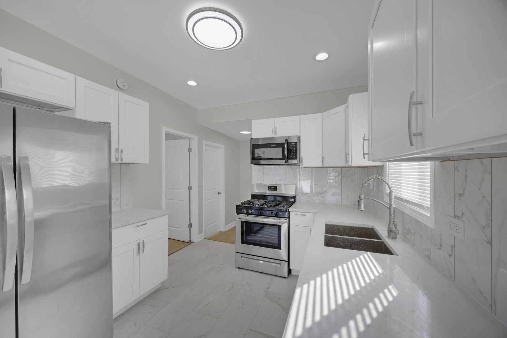 629 East 154th Street Phoenix, IL 60426 - Photo 6 of 19