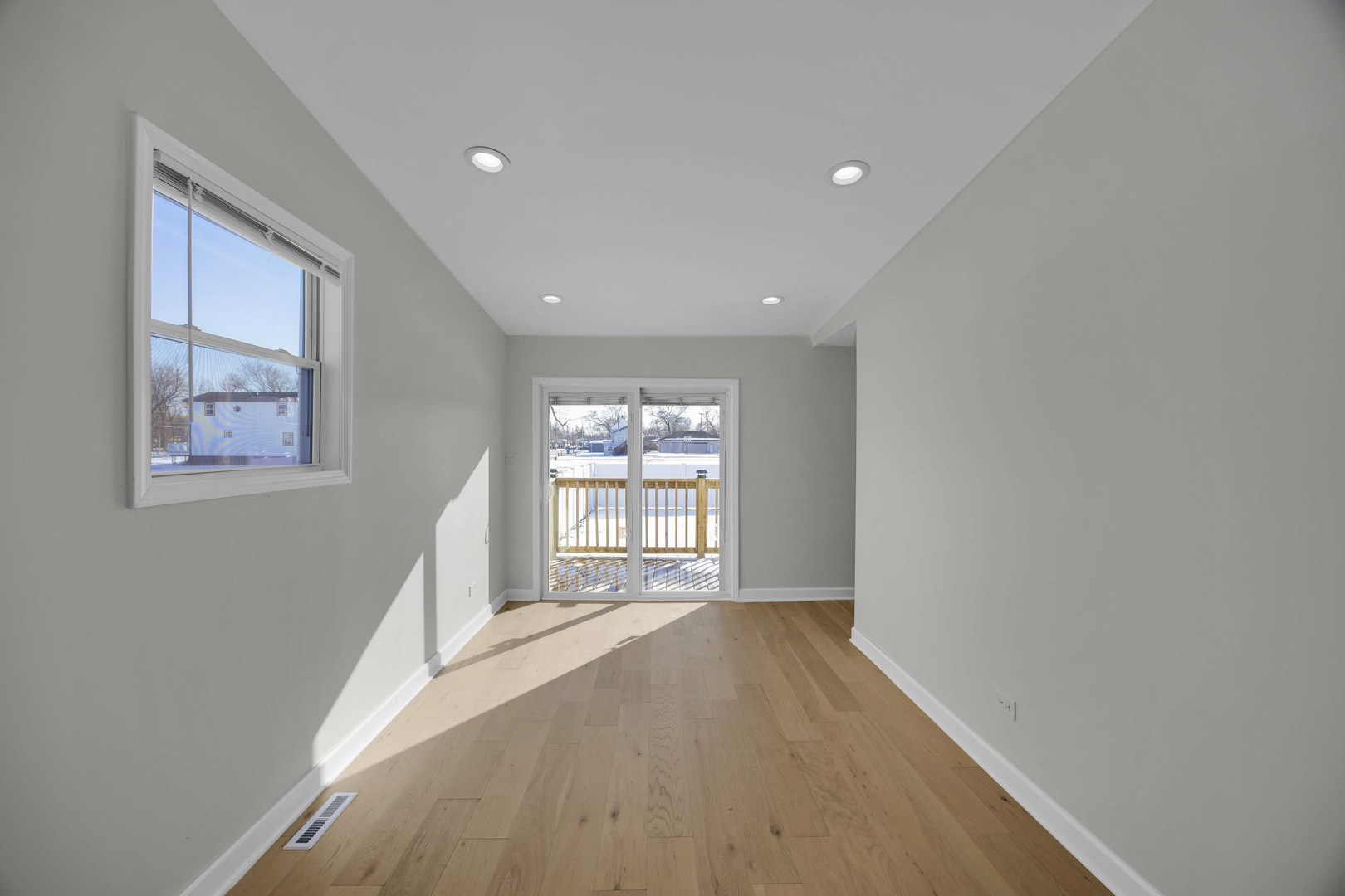 629 East 154th Street Phoenix, IL 60426 - Photo 9 of 19