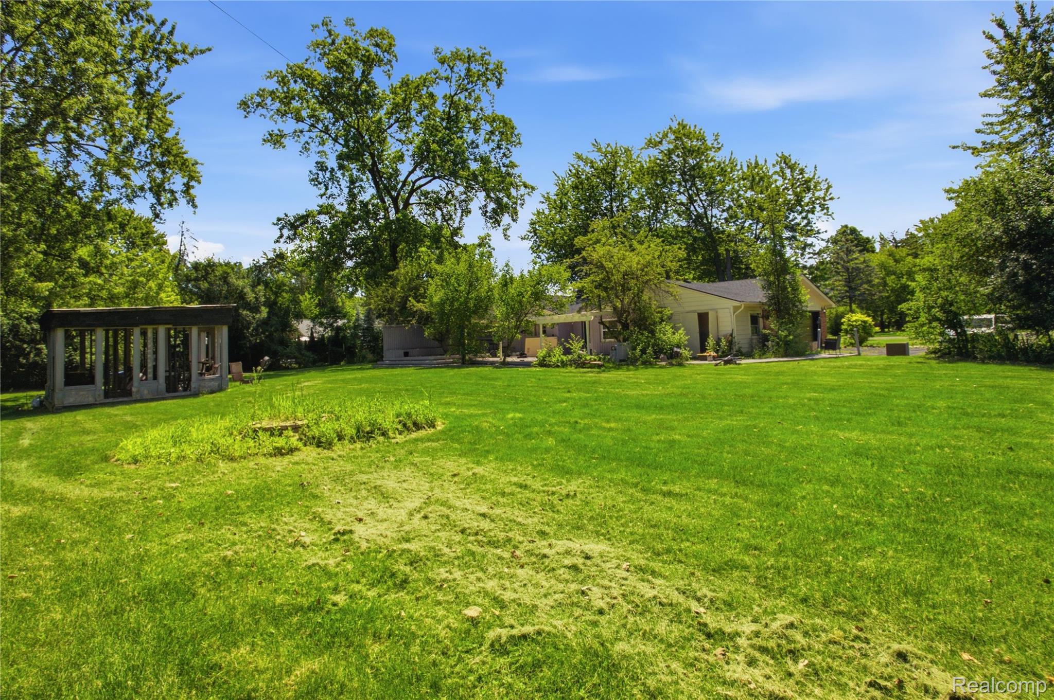 3812 Terrybrook Road West Bloomfield, MI 48322 - Photo 34 of 43 Expansive lawn area featuring a detached pergola structure