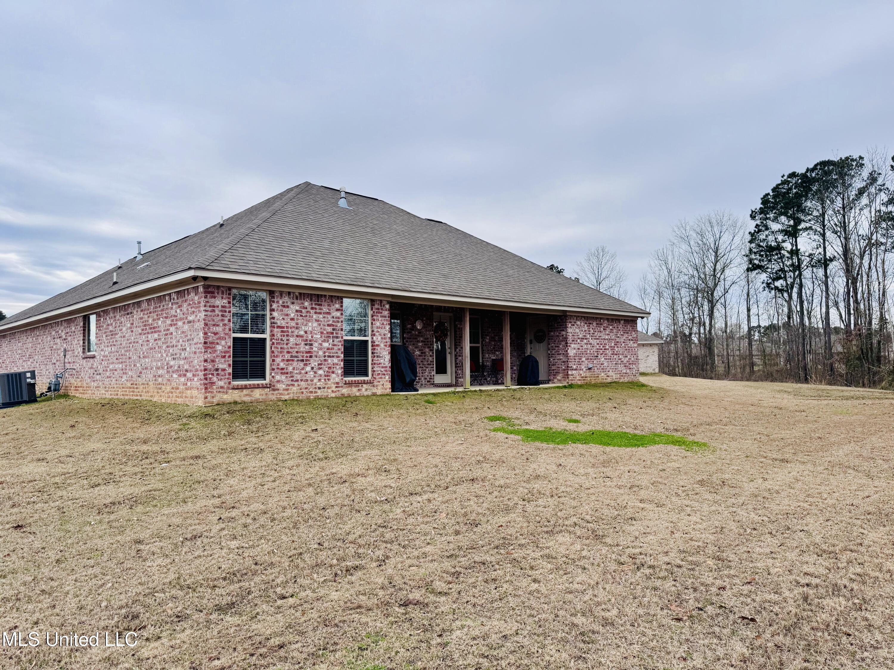 126 Bailey Cove Canton, MS 39046 - Photo 2 of 13 IMG_1448