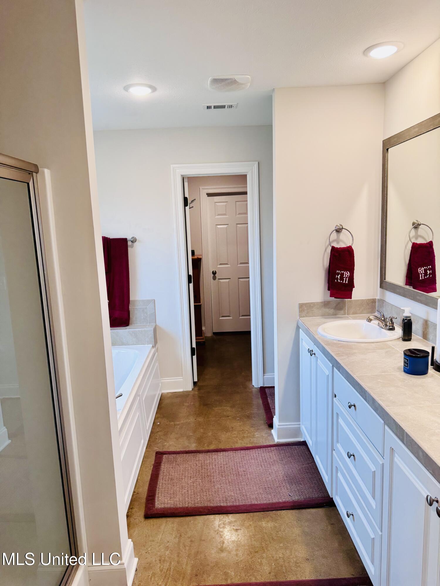 126 Bailey Cove Canton, MS 39046 - Photo 7 of 13 IMG_1441