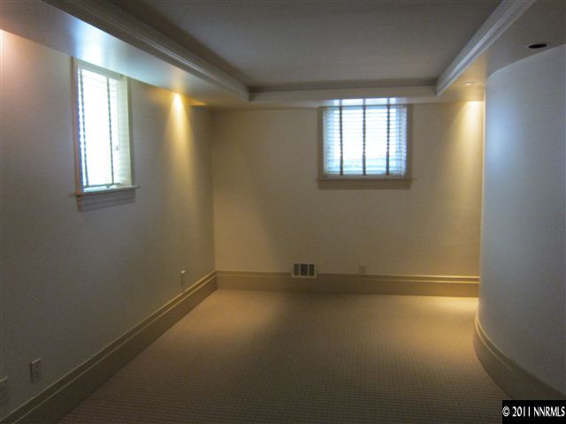 875 Lodge Avenue Reno, NV 89503 - Photo 5 of 13 an empty room with windows