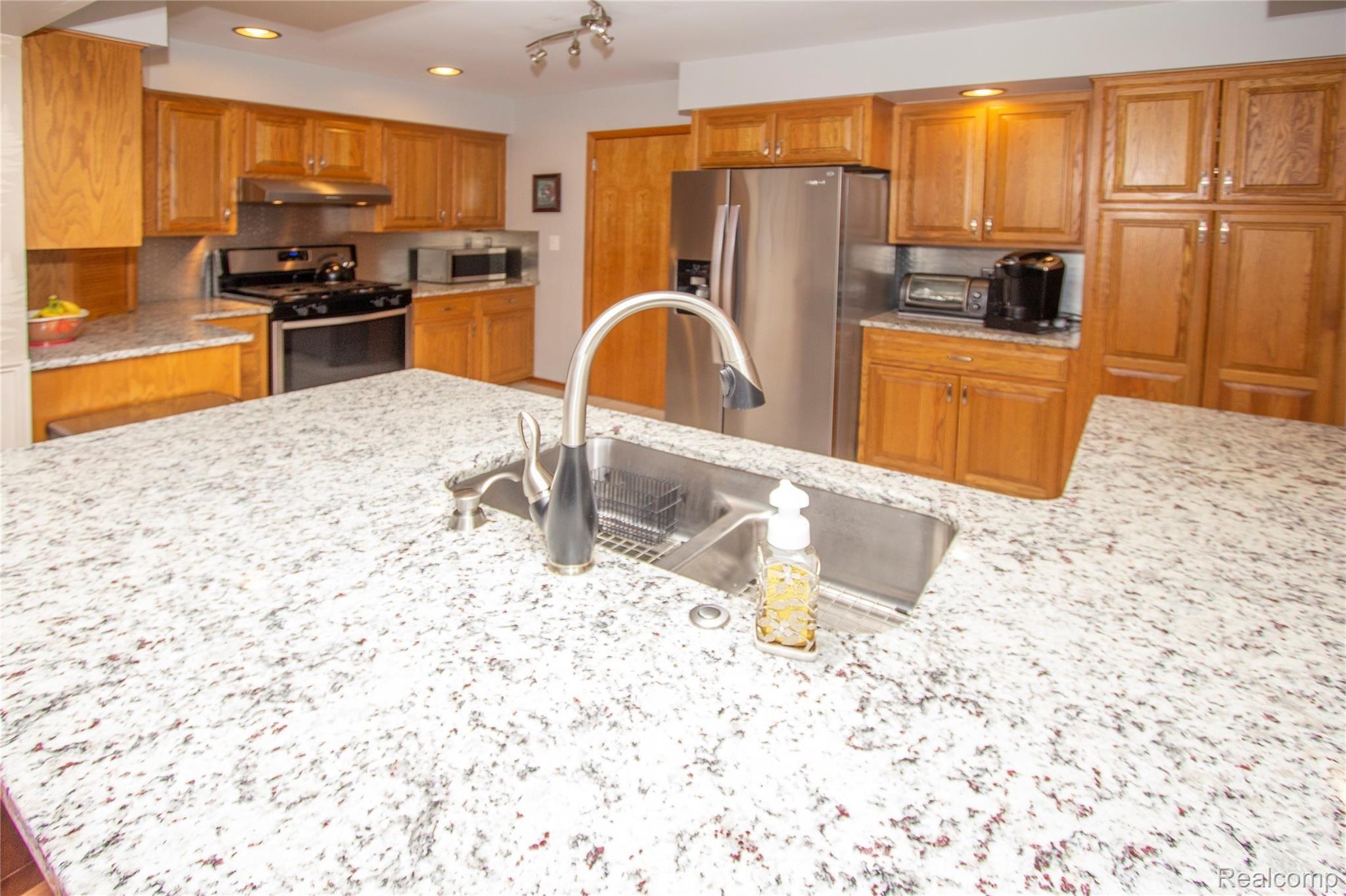 21645 Thorofare Road Grosse Ile, MI 48138 - Photo 12 of 28 Thorofare_12.jpg