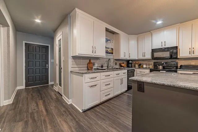 $415,000 | 806 Highcrest Drive, Unit 4, Granite Shoals, TX 78654