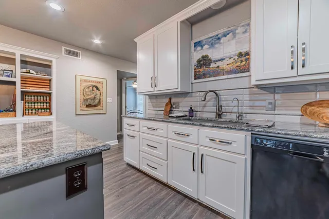 $415,000 | 806 Highcrest Drive, Unit 4, Granite Shoals, TX 78654