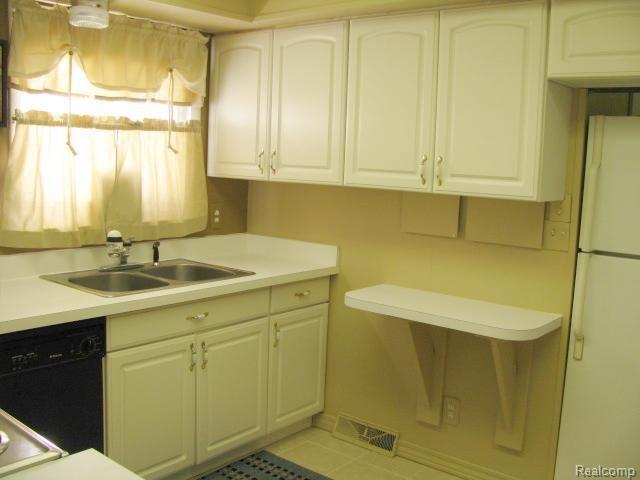 70 Townsend Road Leonard, MI 48367 - Photo 9 of 41 #9 Kitchen.jpg