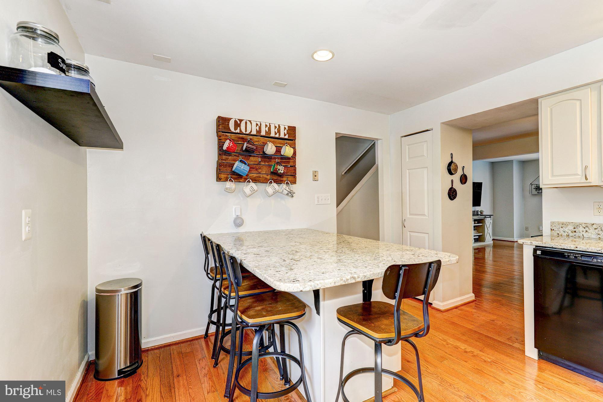 2531 Ebony Road Parkville, MD 21234 - Photo 15 of 51 Kitchen Peninsula
