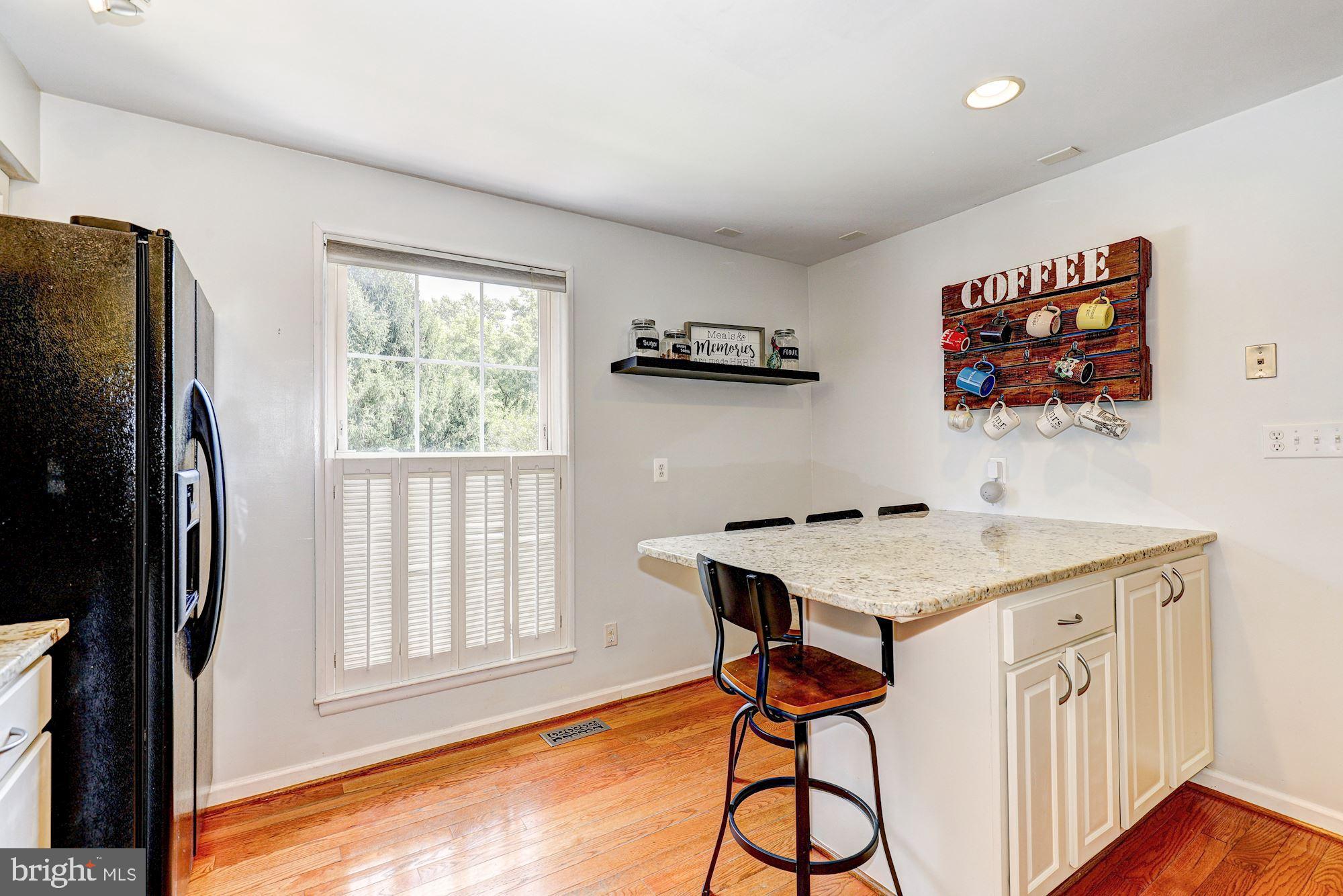 2531 Ebony Road Parkville, MD 21234 - Photo 16 of 51 Kitchen Peninsula