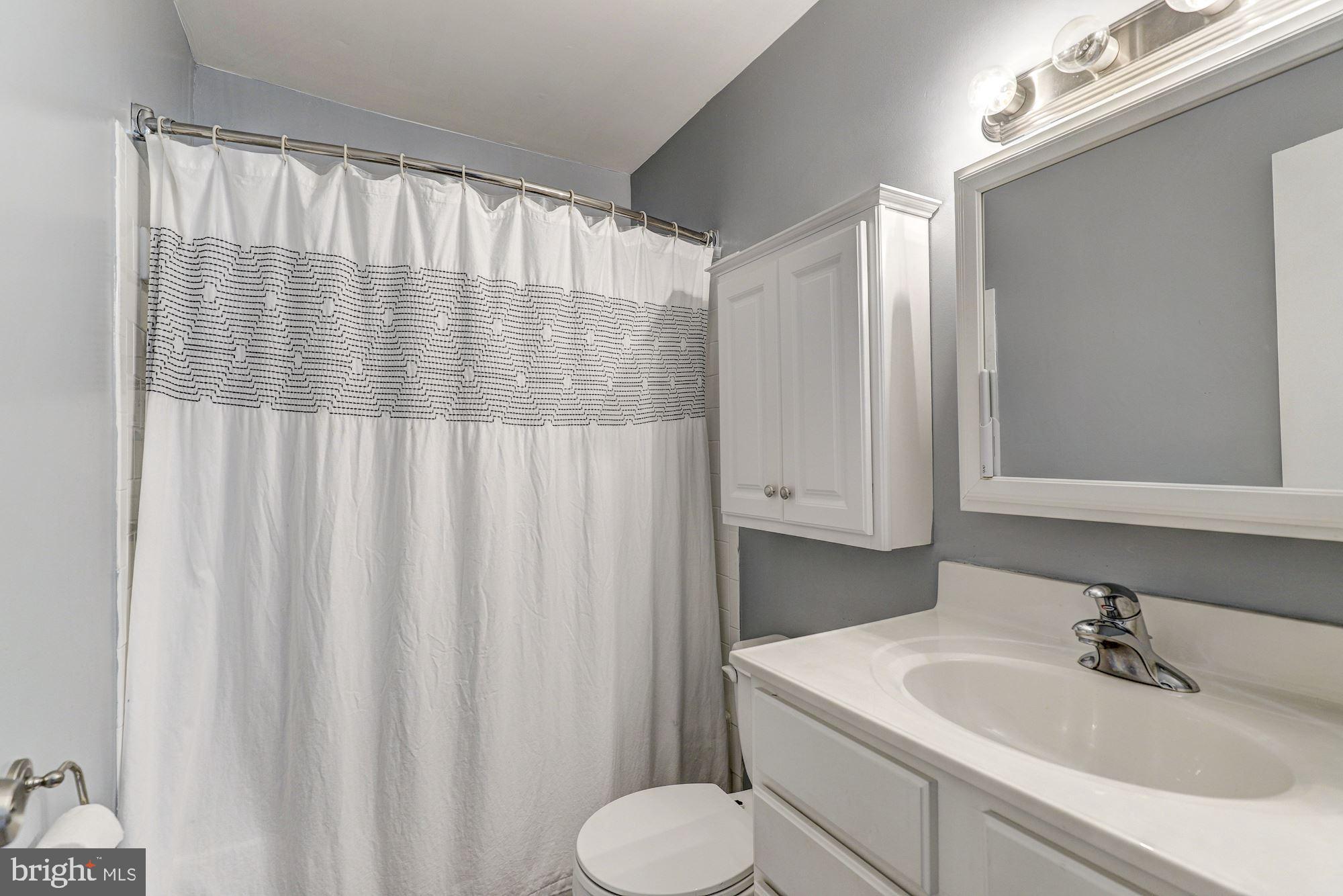2531 Ebony Road Parkville, MD 21234 - Photo 20 of 51 Primary Bath