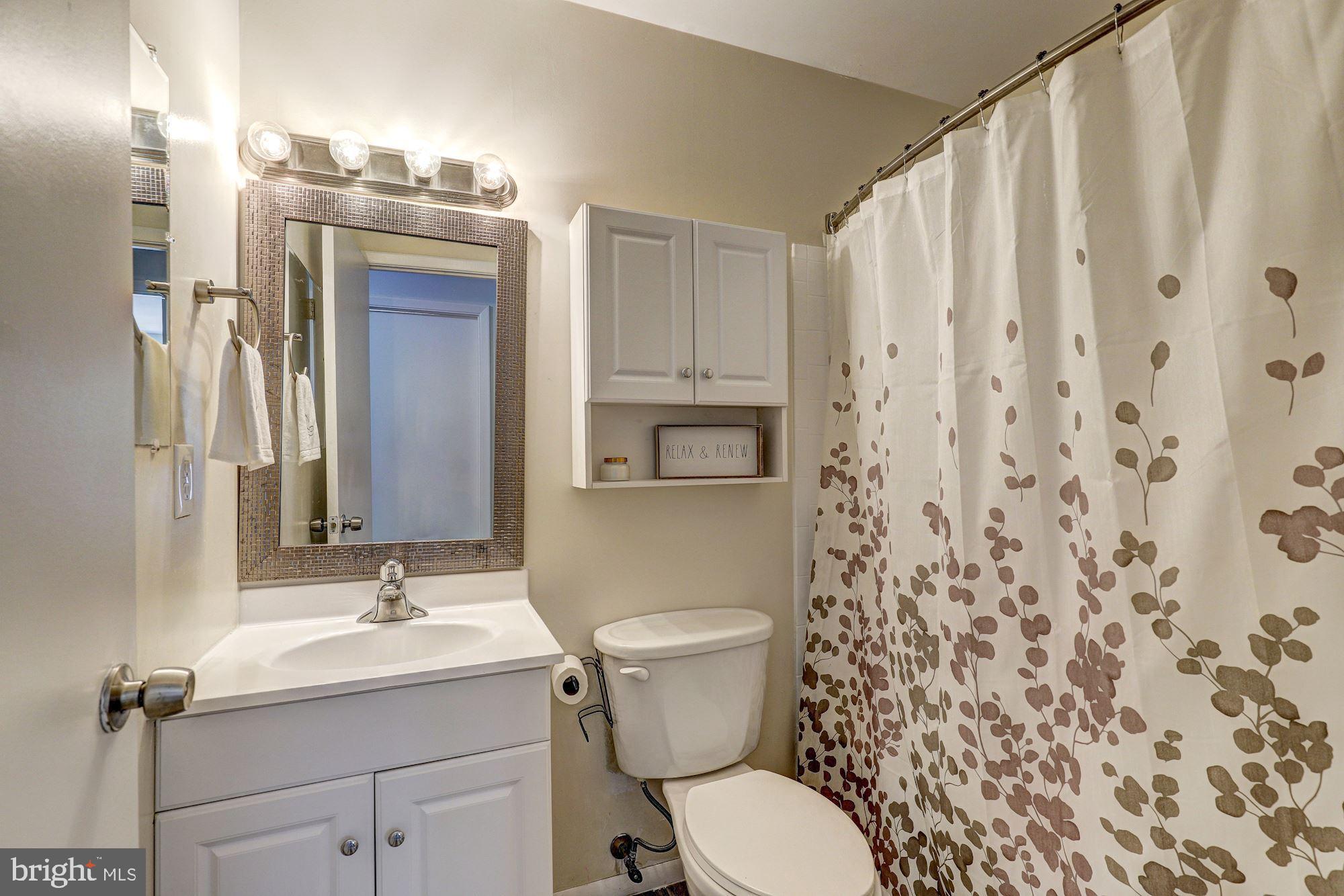 2531 Ebony Road Parkville, MD 21234 - Photo 25 of 51 Upper Level Bath