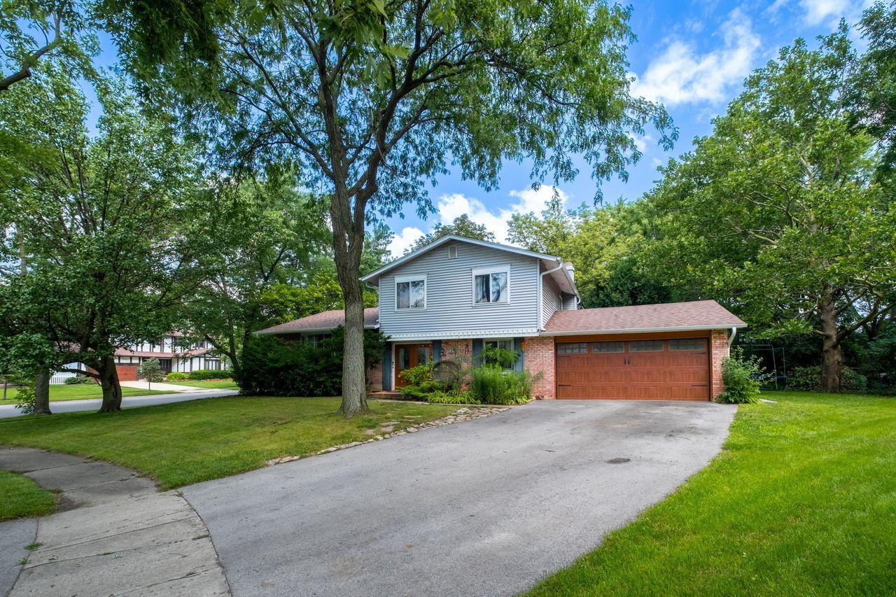 616 North Pinecrest Road Bolingbrook, IL 60440 - Photo 1 of 27 Gallery Image 1