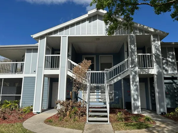 a view of entryway of house