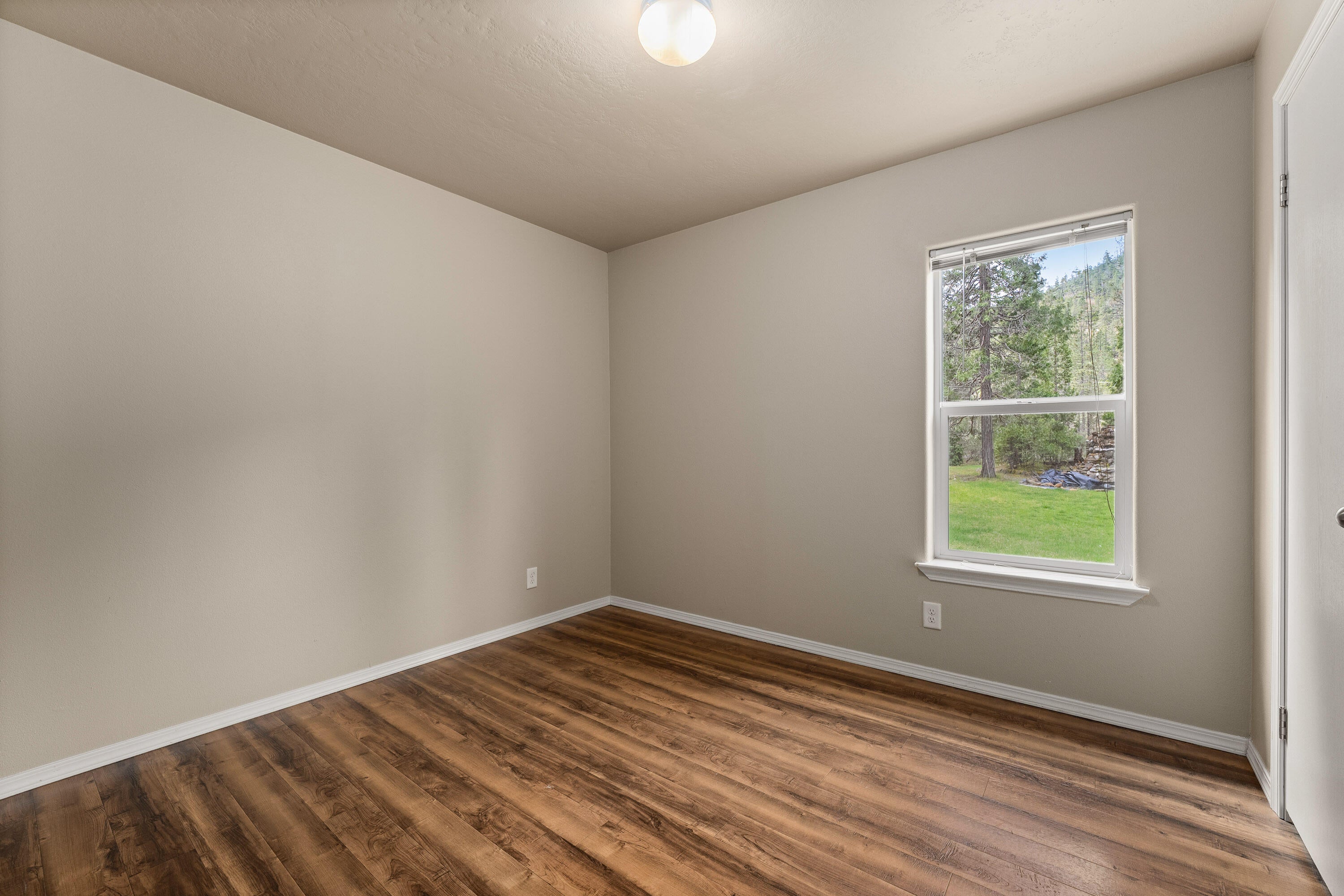 1716 Lone Mountain Road O'Brien, OR 97534 - Photo 14 of 44 INT (13 of 34)