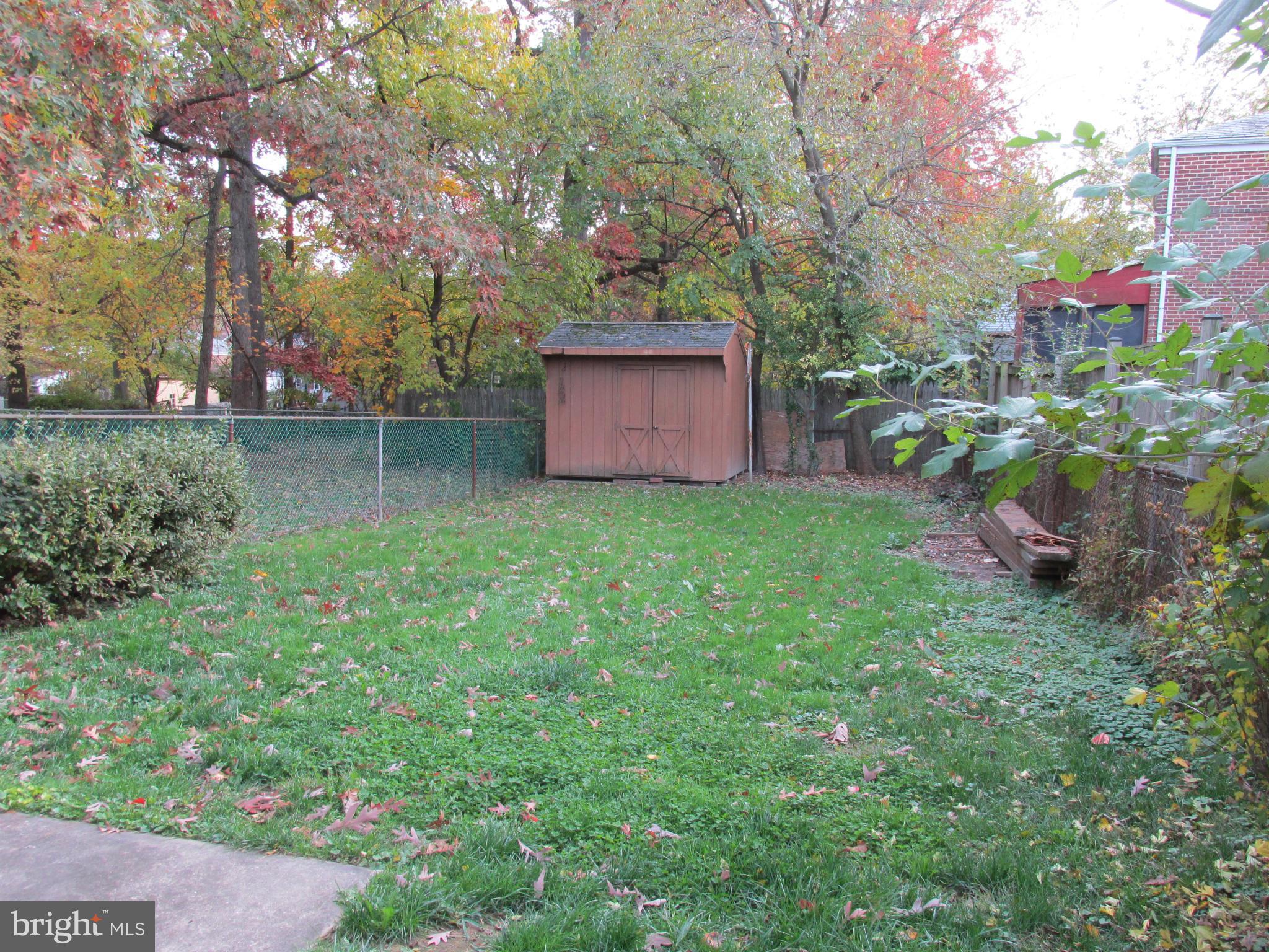 1605 Naturo Road Baltimore, MD 21286 - Photo 14 of 18 Deep yard!