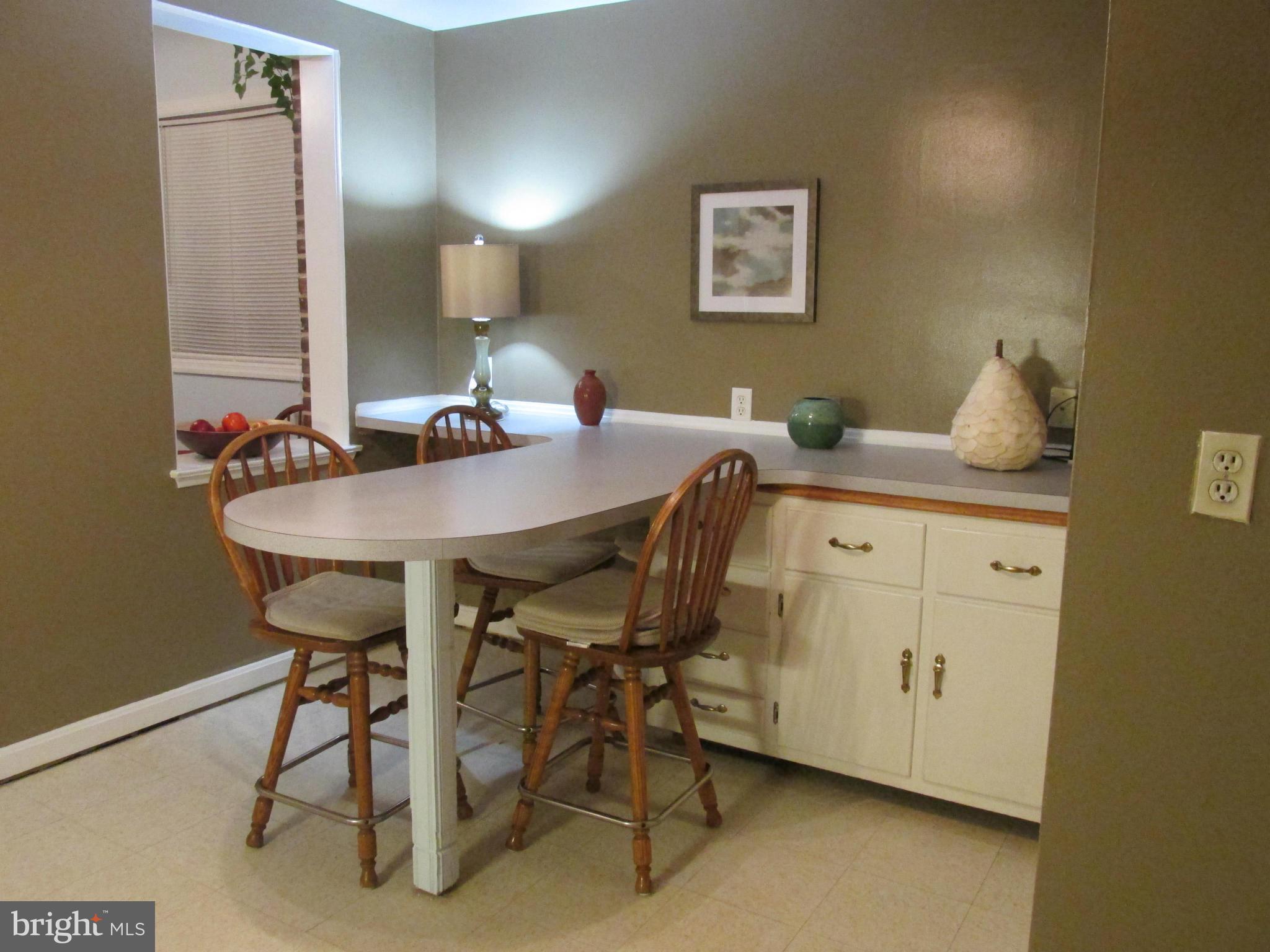 1605 Naturo Road Baltimore, MD 21286 - Photo 5 of 18 Island seating with extra storage!