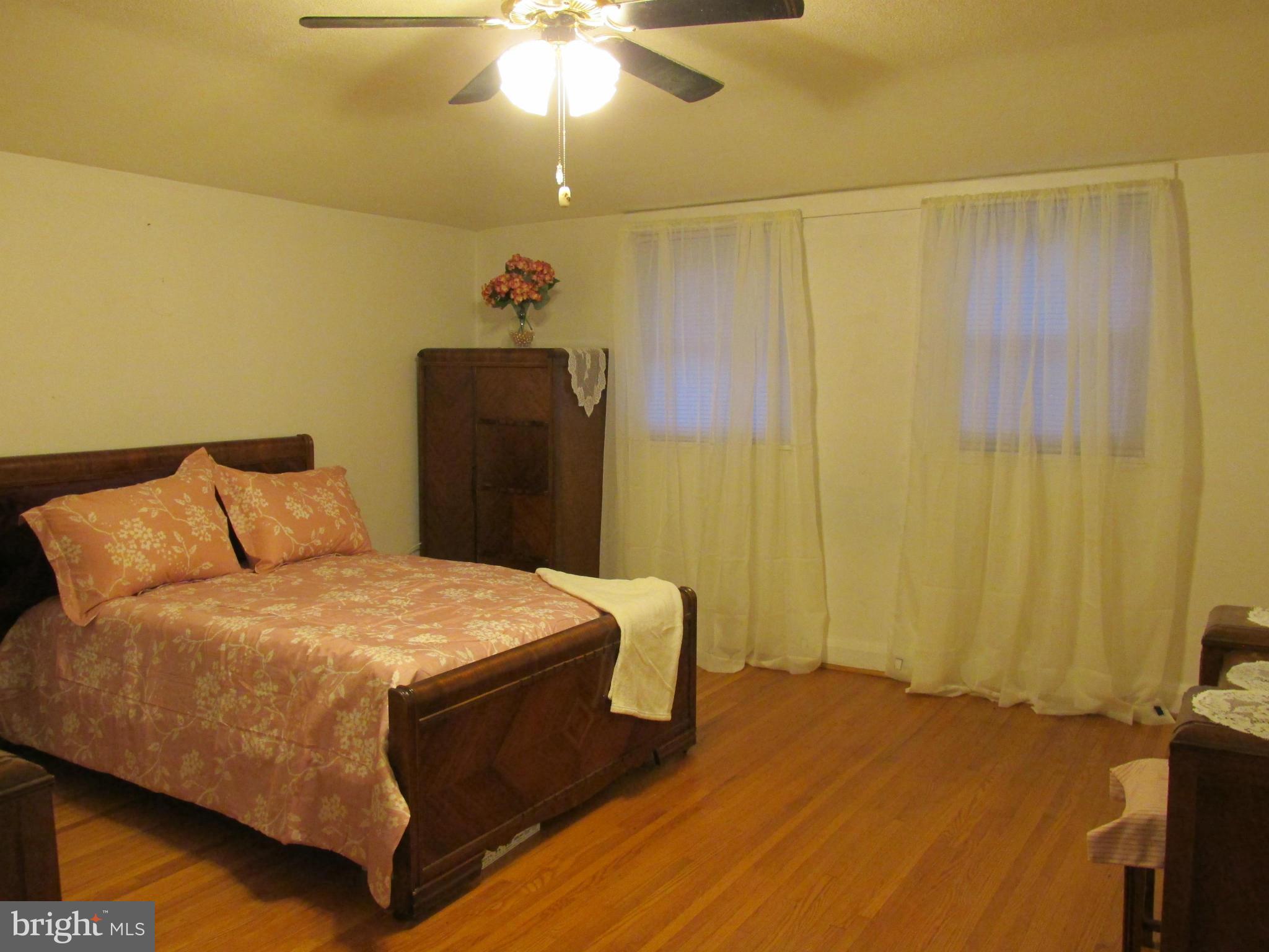 1605 Naturo Road Baltimore, MD 21286 - Photo 8 of 18 Bright and airy--with beautiful wood floors!