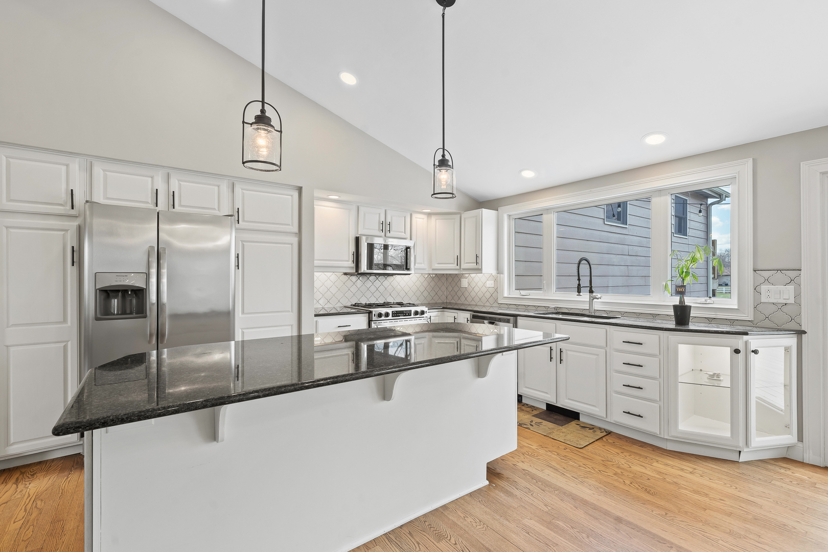 2S216 Riverside Avenue Warrenville, IL 60555 - Photo 13 of 55