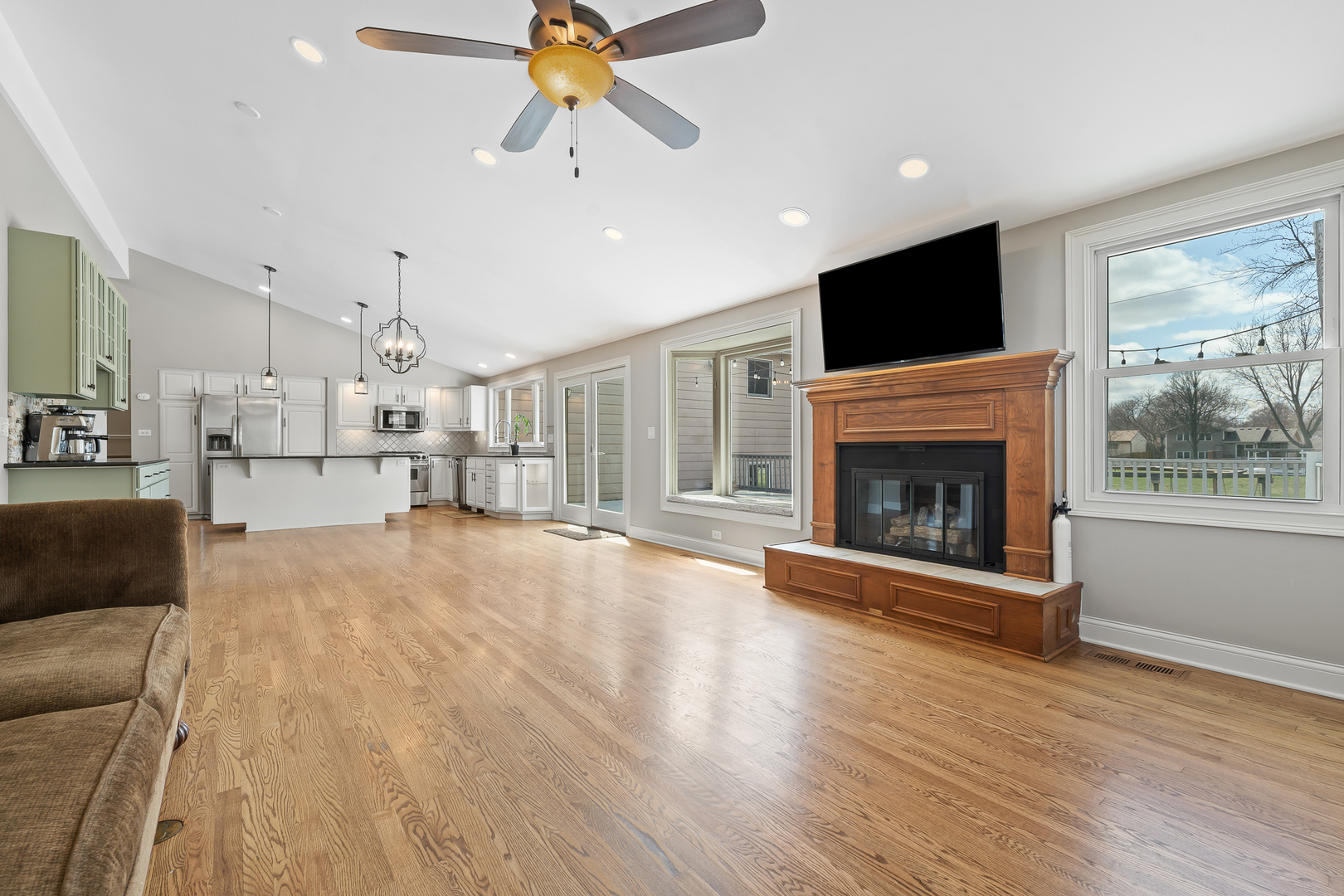 2S216 Riverside Avenue Warrenville, IL 60555 - Photo 9 of 55