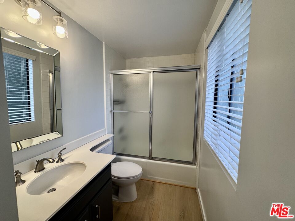 4435 Alla Road, Unit 4 Marina del Rey, CA 90292 - Photo 14 of 23 a bathroom with a sink and a mirror