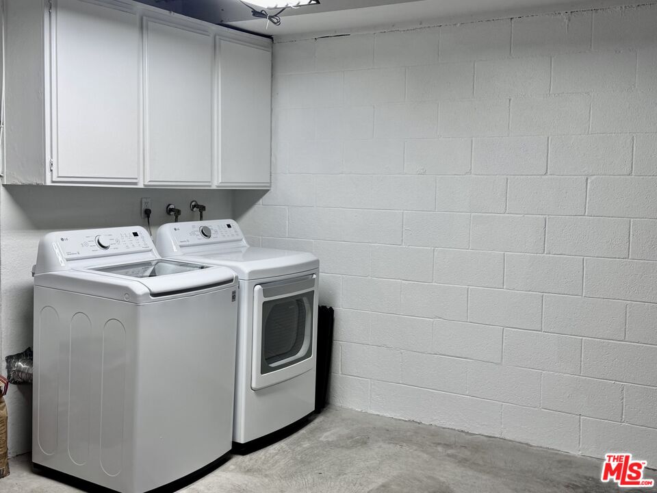 4435 Alla Road, Unit 4 Marina del Rey, CA 90292 - Photo 23 of 23 a utility room with dryer and washer
