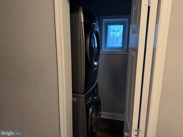 a view of a livingroom with windows