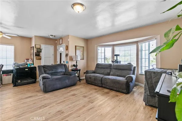 $720,000 | 132 West 52nd Street, Long Beach, CA 90805