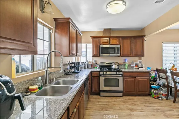 $720,000 | 132 West 52nd Street, Long Beach, CA 90805