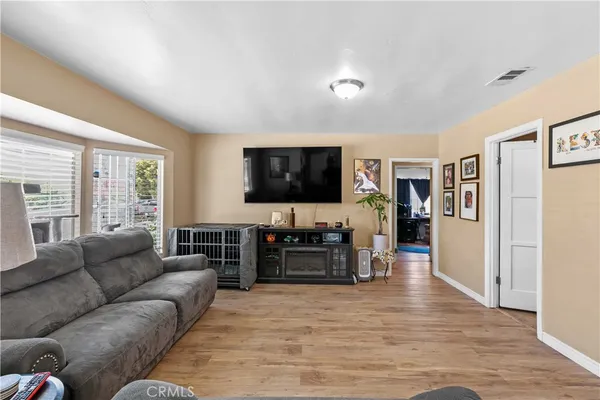 $720,000 | 132 West 52nd Street, Long Beach, CA 90805