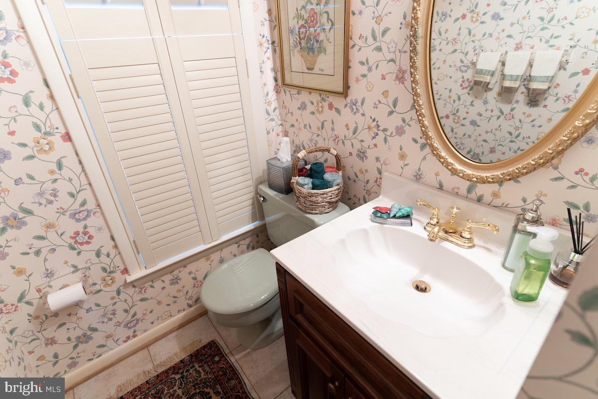 11905 Viewcrest Terrace Silver Spring, MD 20902 - Photo 22 of 68 First floor powder room.