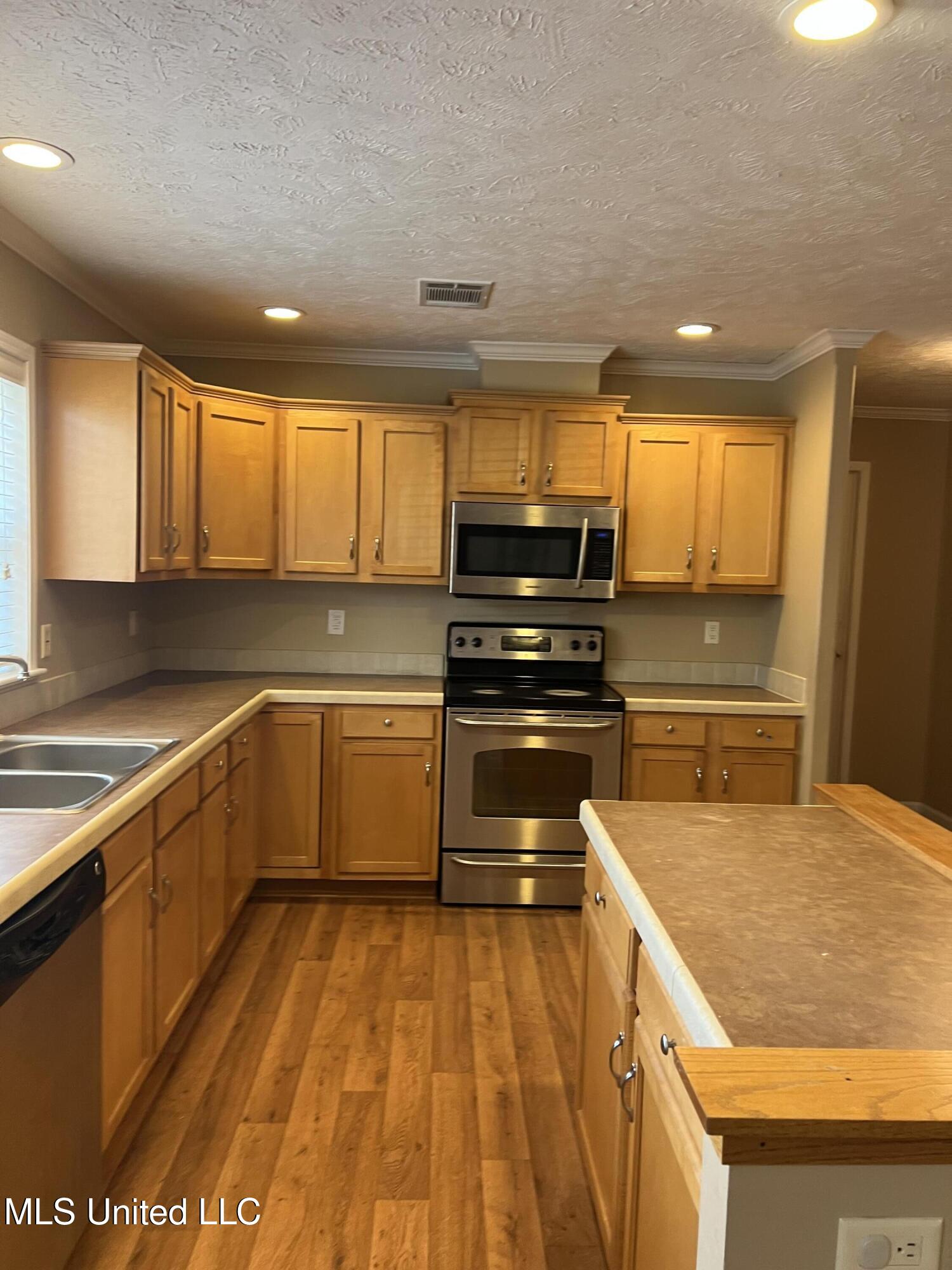 111 Cherokee Drive Florence, MS 39073 - Photo 3 of 35 IMG_1716