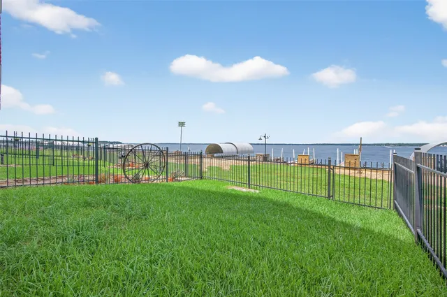 a view of an entrance of the house