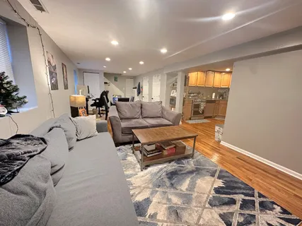 $210,000 | 2315 West Waveland Avenue, Unit B, Chicago, IL 60618