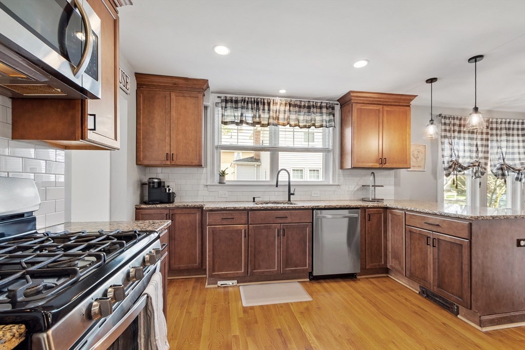 36 Bruce Road, Unit 1 Waltham, MA 02453 - Photo 3 of 28 Gallery Image 3