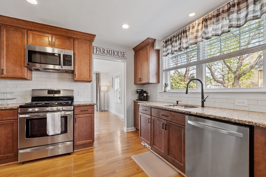 36 Bruce Road, Unit 1 Waltham, MA 02453 - Photo 4 of 28 Gallery Image 4