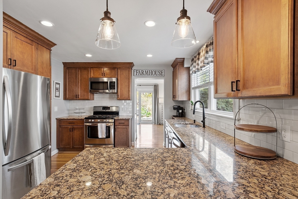 36 Bruce Road, Unit 1 Waltham, MA 02453 - Photo 5 of 28 Gallery Image 5